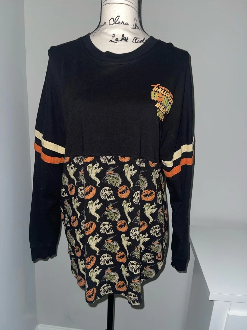 Universal Studios Halloween Horror Nights 2022 Varsity Tee Size Large